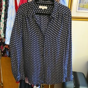 LOFT Dark Blue and White Patterned Button Down Shirt